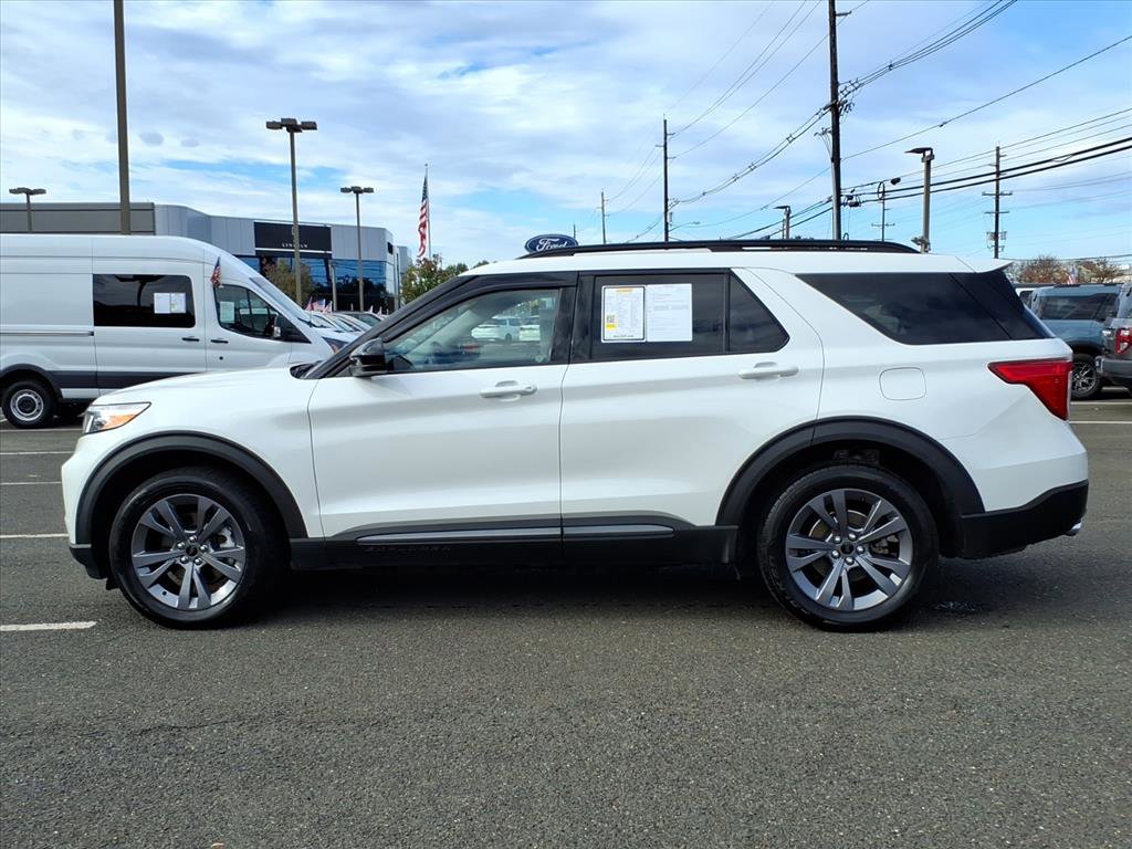 Certified 2022 Ford Explorer XLT w/ Equipment Group 202A image 4