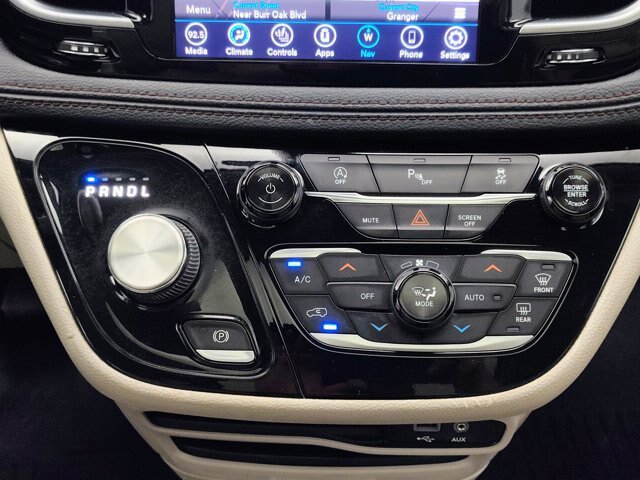 Used 2020 Chrysler Pacifica Limited FWD image 35