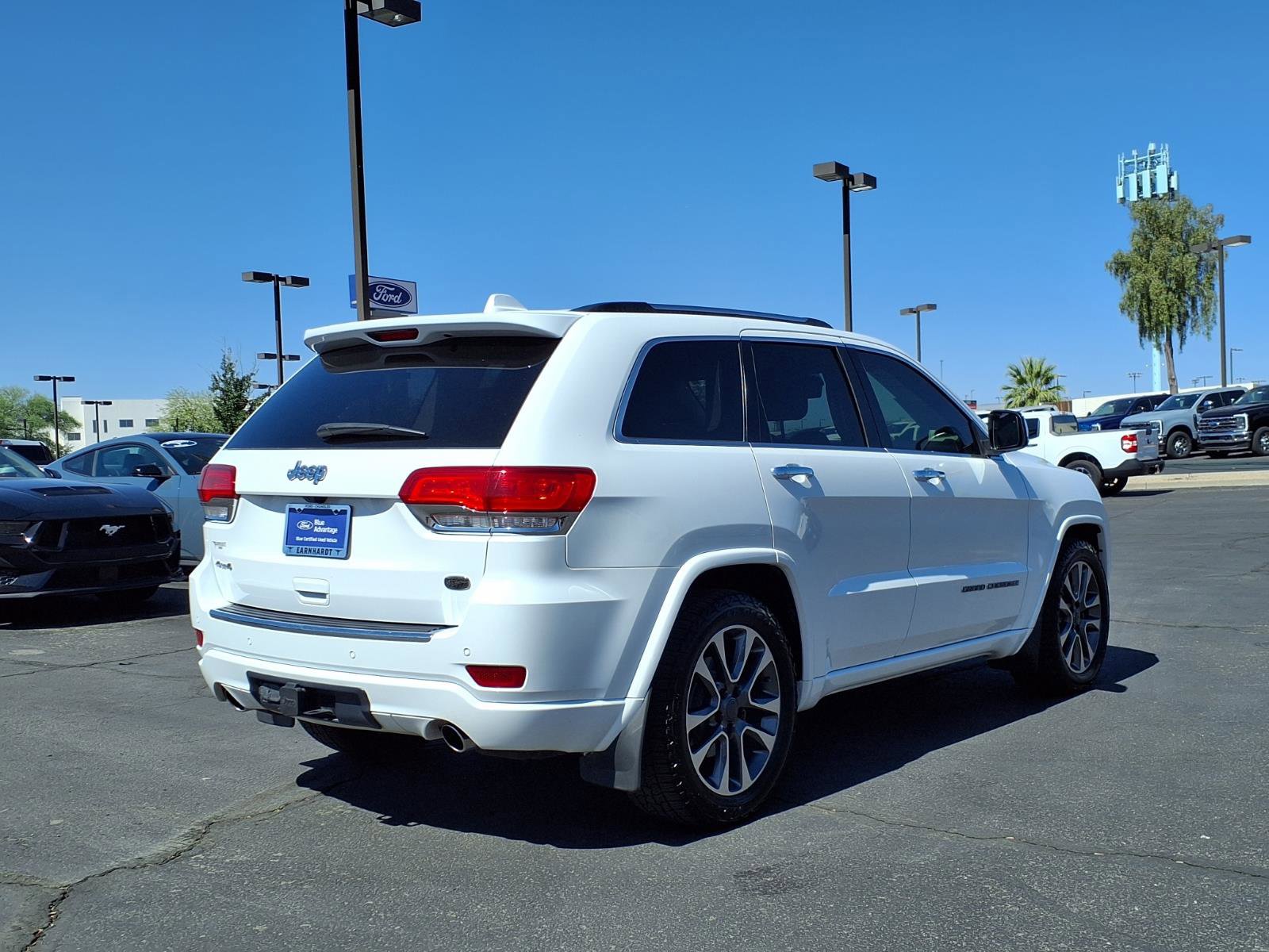 Used 2018 Jeep Grand Cherokee Overland AWD/4WD image 6