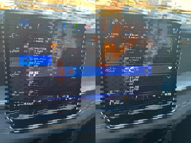 Used 2025 Volkswagen Tiguan SE R-Line image 19