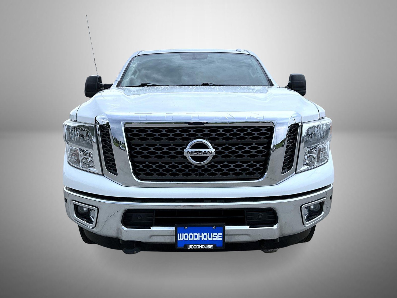 Used 2017 Nissan Titan SV AWD/4WD image 2