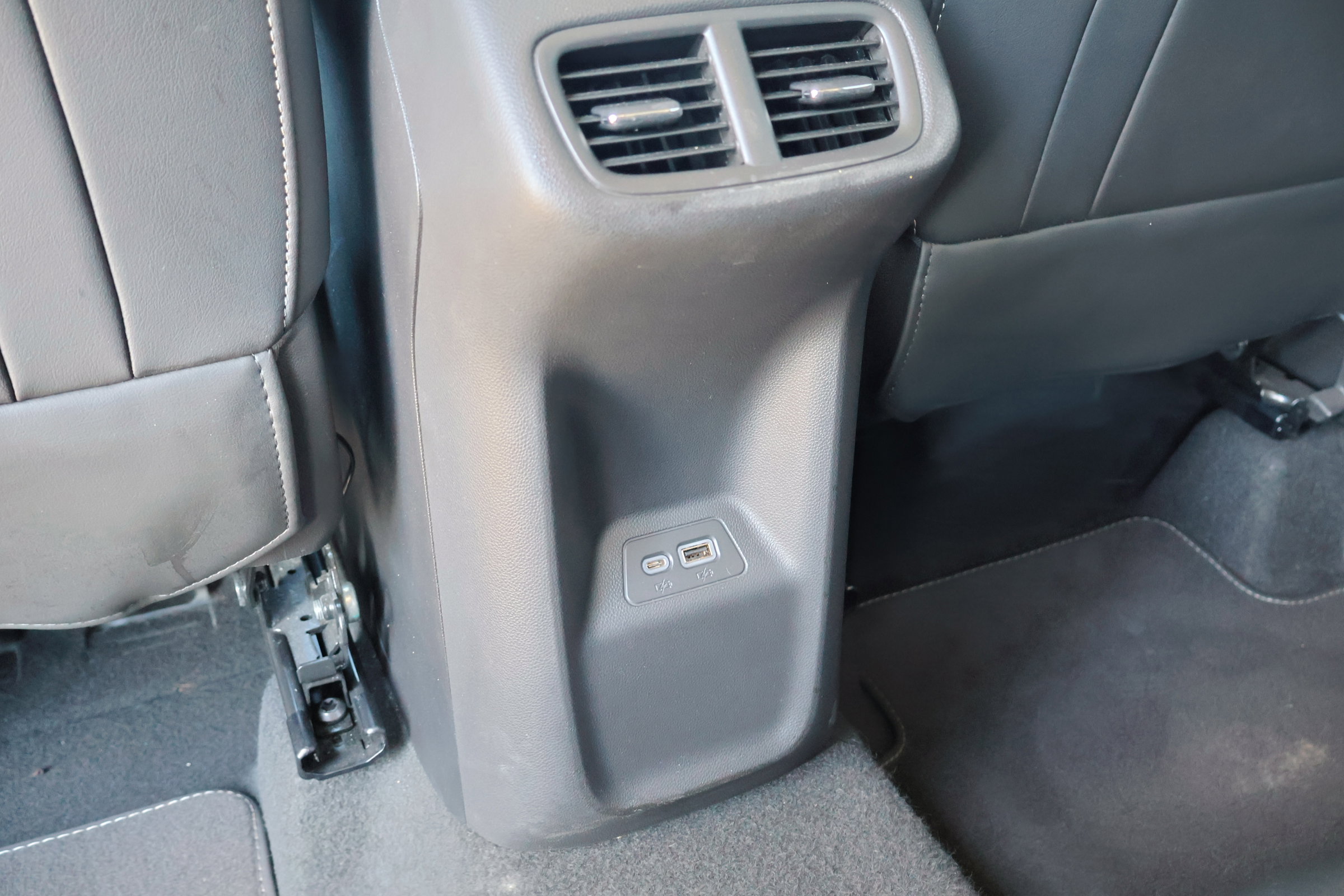 Used 2022 Buick Envision Essence w/ Safety Package image 41