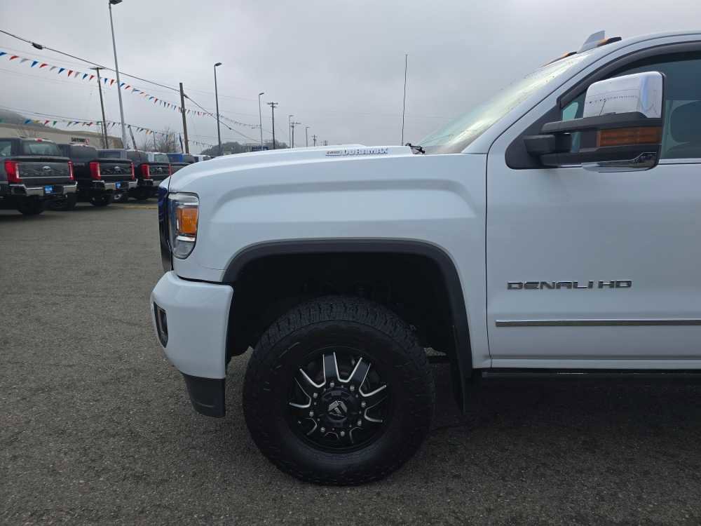 Used 2019 GMC Sierra 3500 Denali w/ Duramax Plus Package image 3