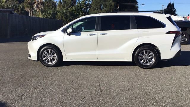 Used 2024 Toyota Sienna XLE image 2