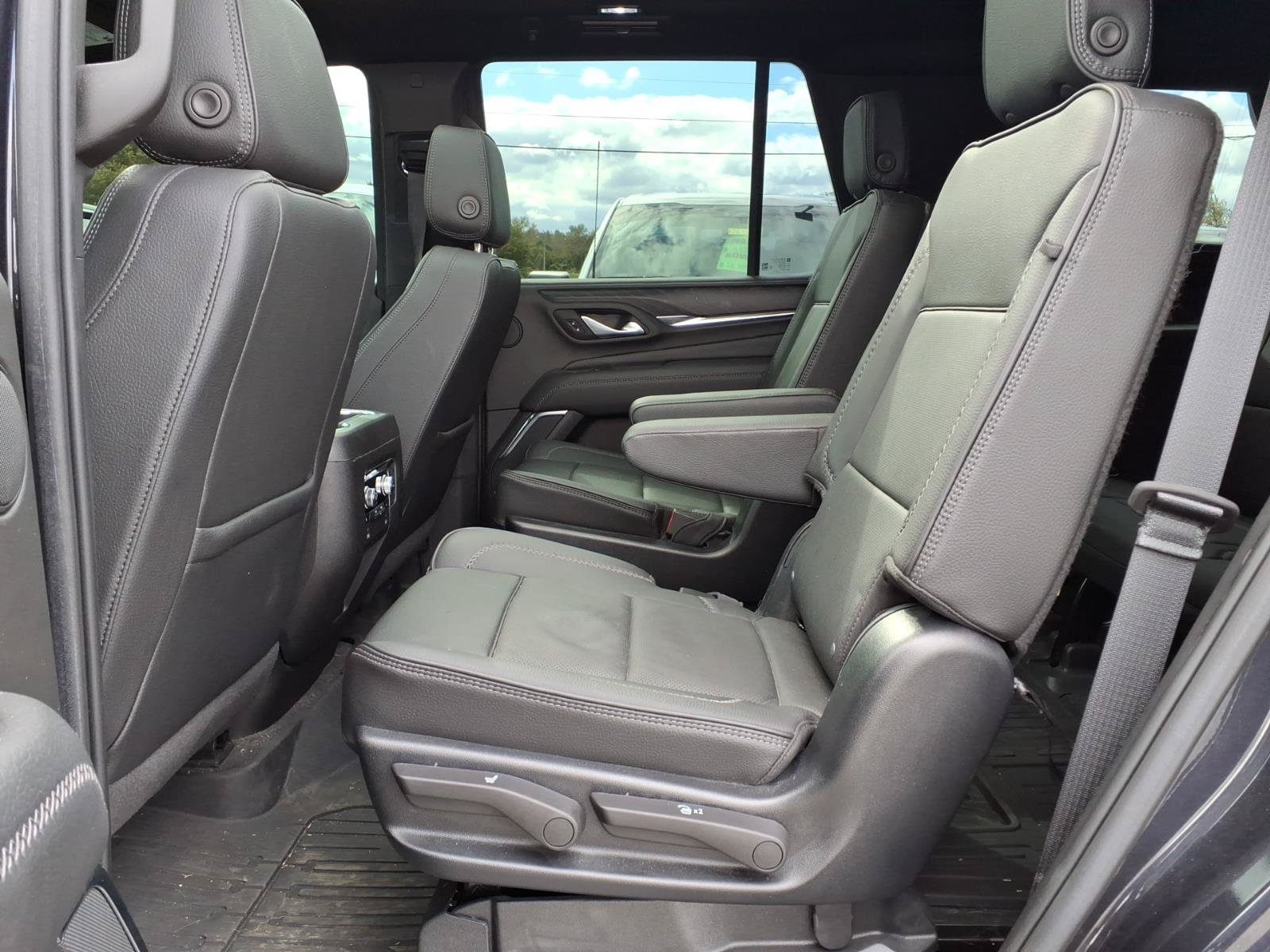 Used 2023 GMC Yukon Denali AWD/4WD image 23