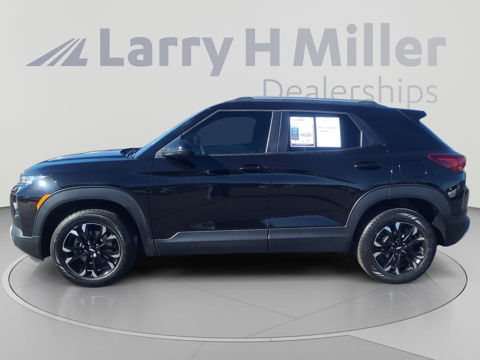 Used 2022 Chevrolet TrailBlazer LT w/ Driver Confidence Package AWD/4WD image 2