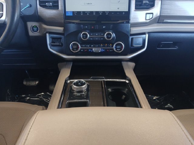 Certified 2024 Ford Expedition Limited RWD image 4