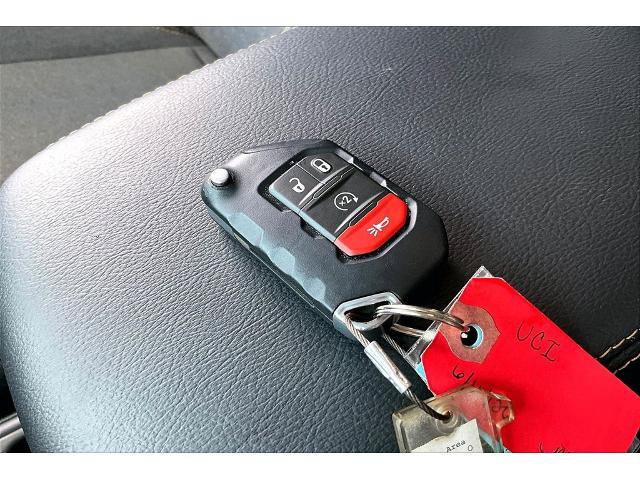 Used 2025 Jeep Wrangler Unlimited Sahara AWD/4WD image 27