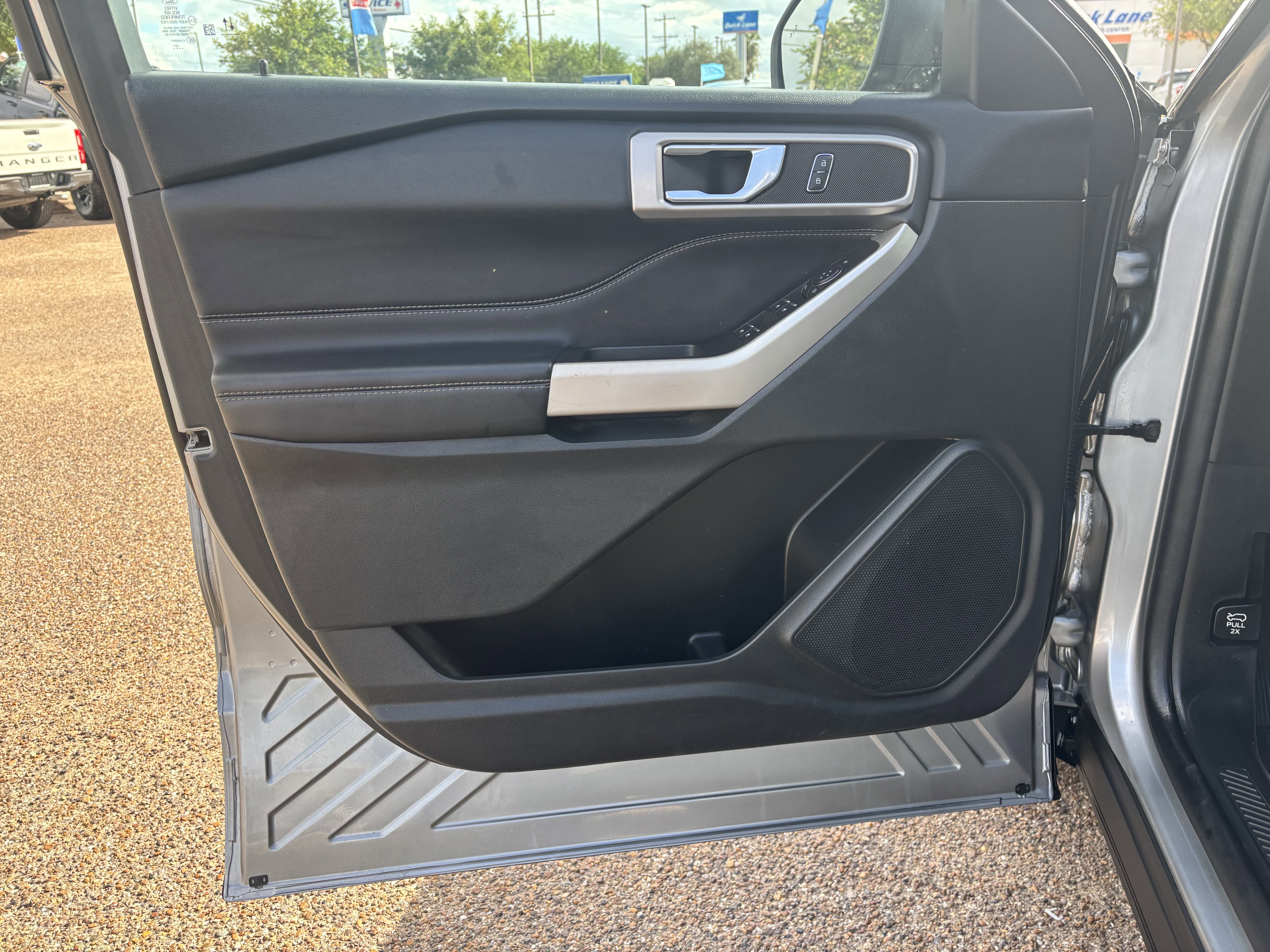 Certified 2023 Ford Explorer XLT image 9