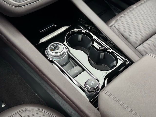 Certified 2025 Ford Explorer Platinum w/ Ultimate Package image 22