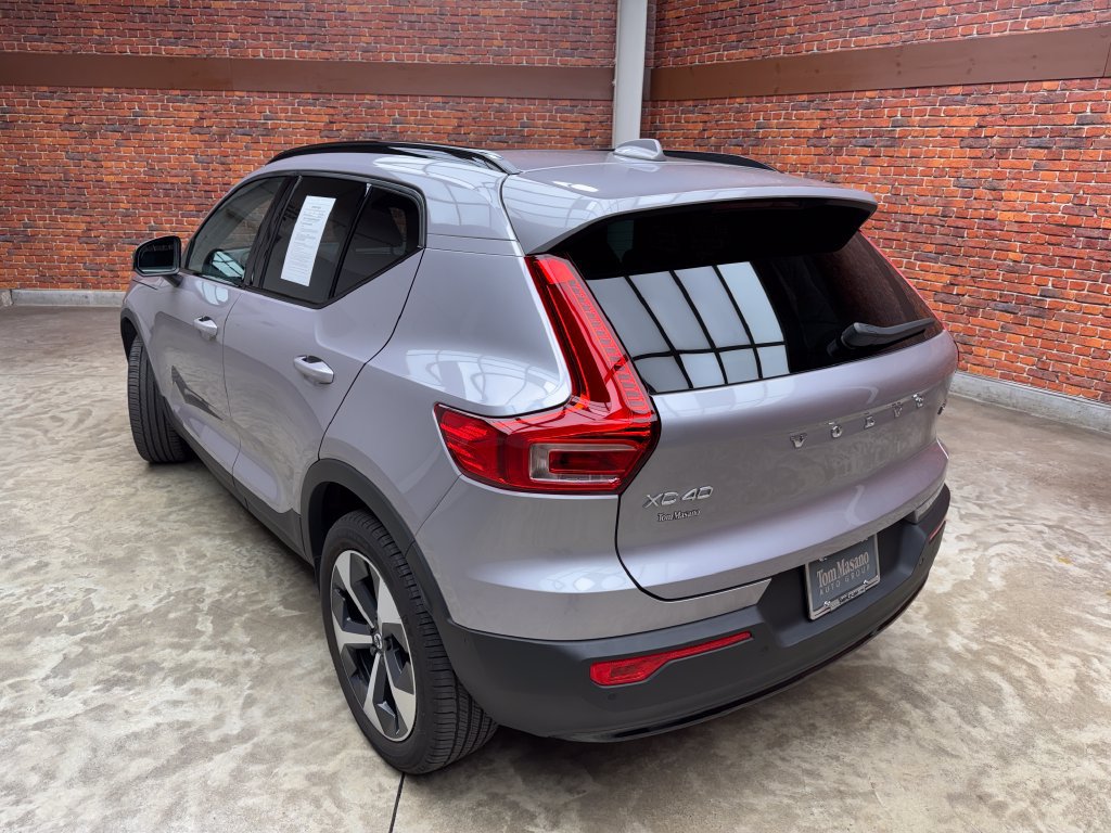 Used 2026 Volvo XC40 B5 Plus AWD/4WD image 2