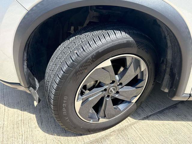 Used 2024 Nissan Rogue SV FWD image 5