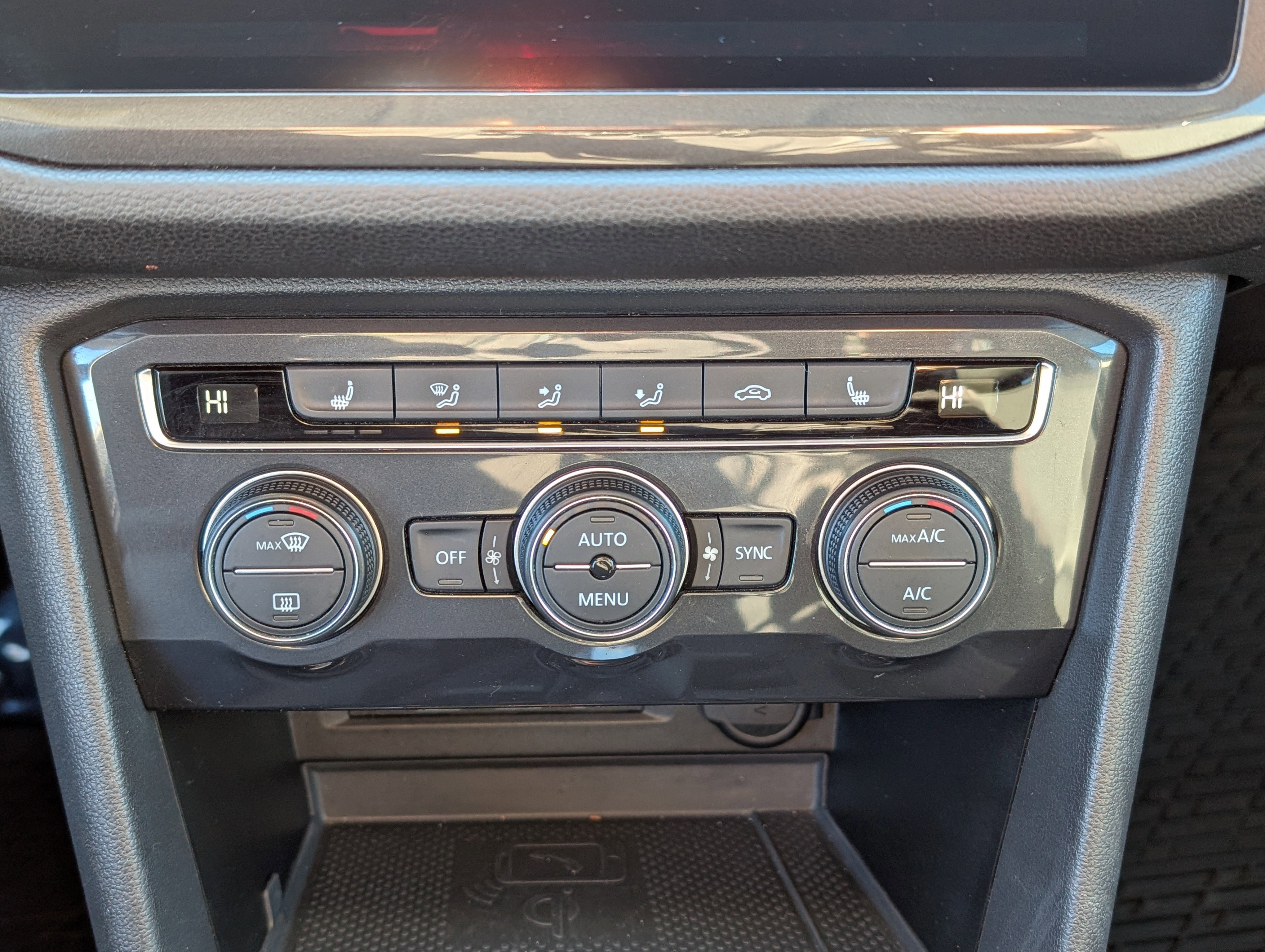 Used 2020 Volkswagen Tiguan SE image 27