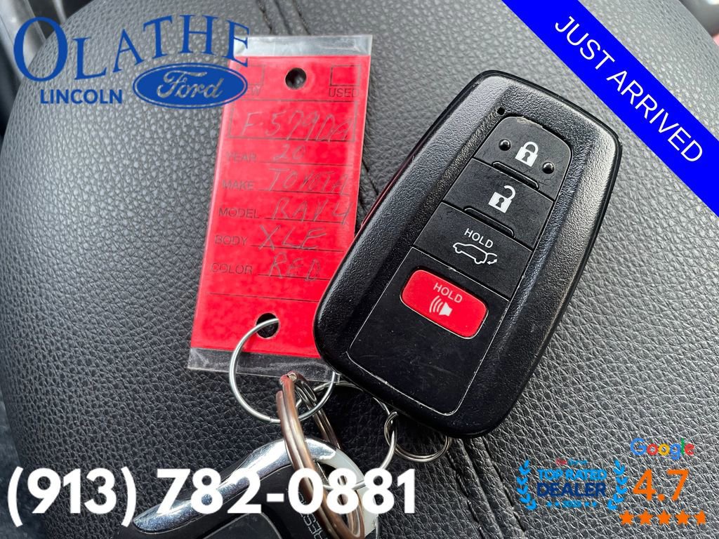 Used 2020 Toyota RAV4 XLE Premium image 3