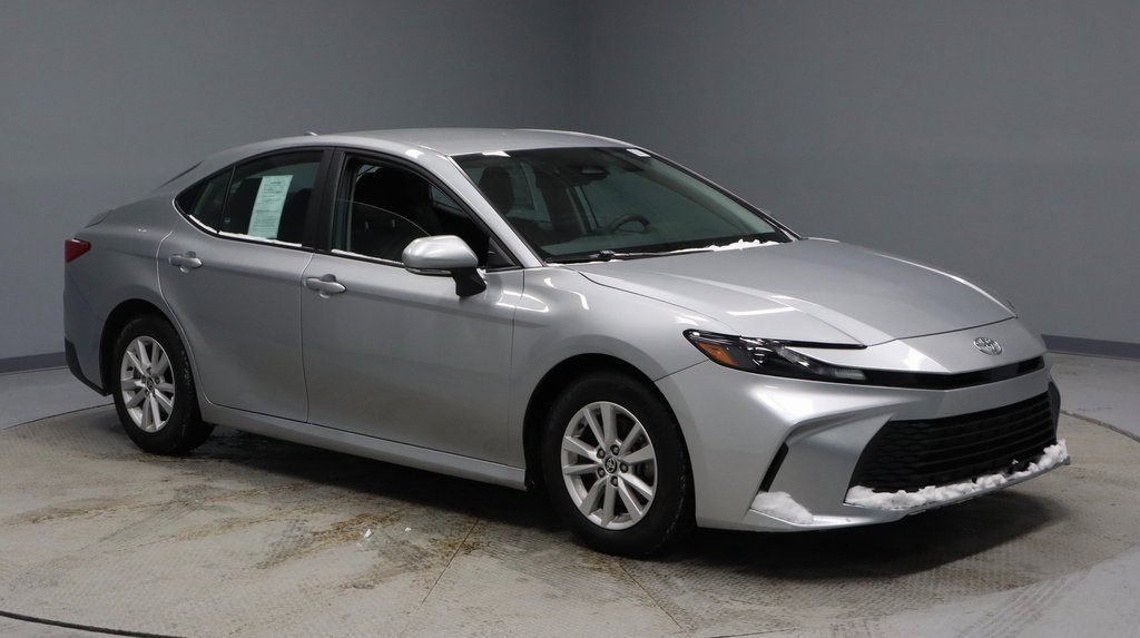 Used 2025 Toyota Camry LE image 1