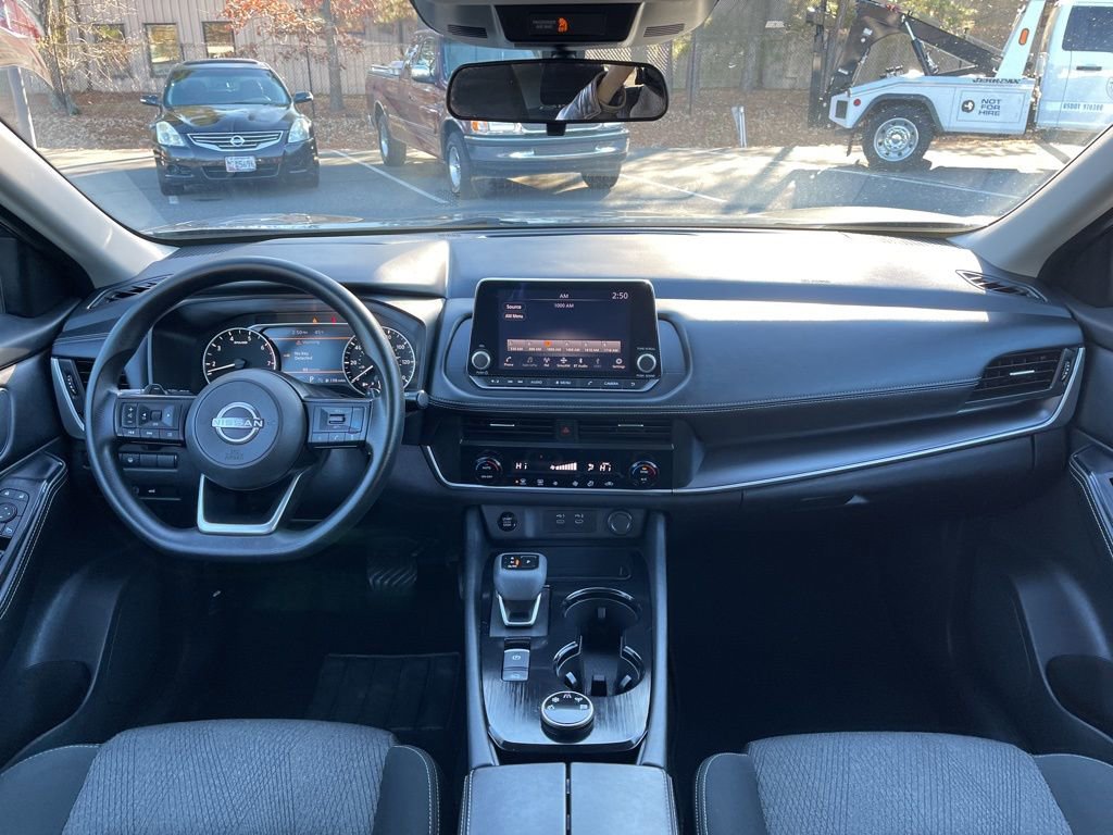 Used 2024 Nissan Rogue SV image 8