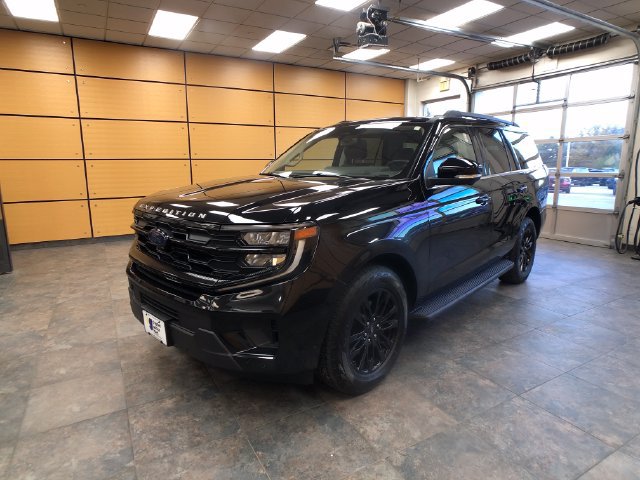 Certified 2025 Ford Expedition Active AWD/4WD image 3