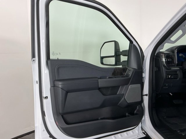 Certified 2025 Ford F450 Lariat w/ FX4 Off-Road Package image 15
