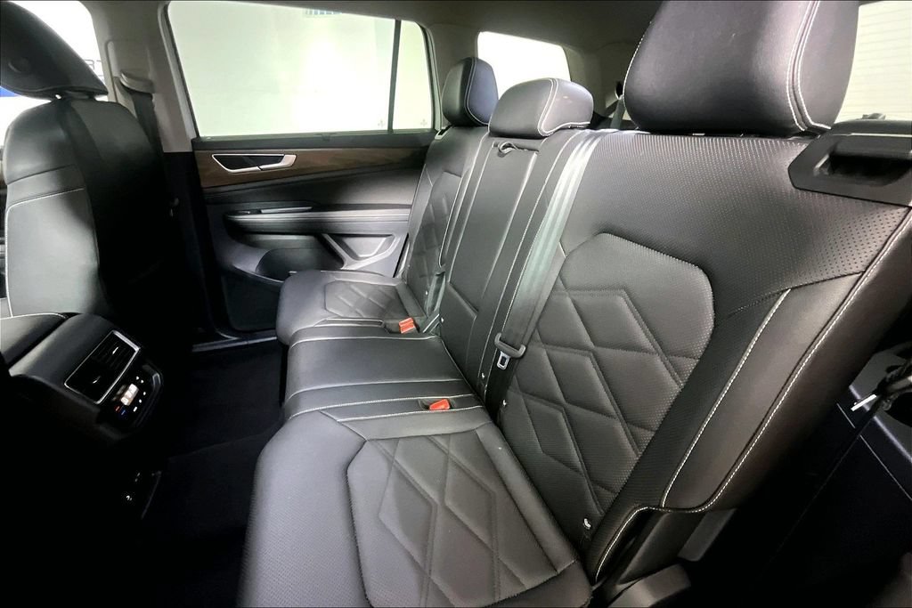 Used 2025 Volkswagen Atlas SE FWD image 21