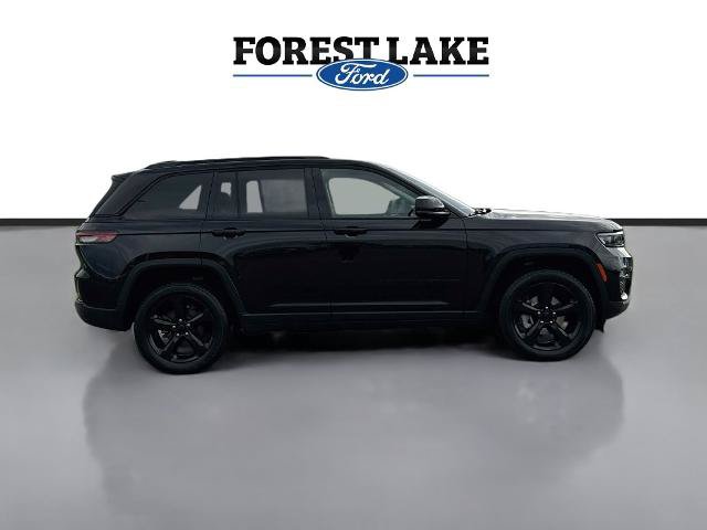 Used 2023 Jeep Grand Cherokee Limited w/ Black Appearance Package AWD/4WD image 8