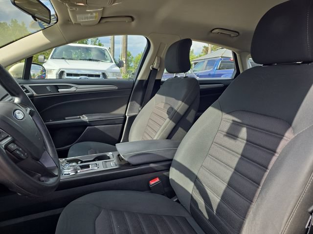 Certified 2018 Ford Fusion SE w/ Fusion SE Technology Package FWD image 5