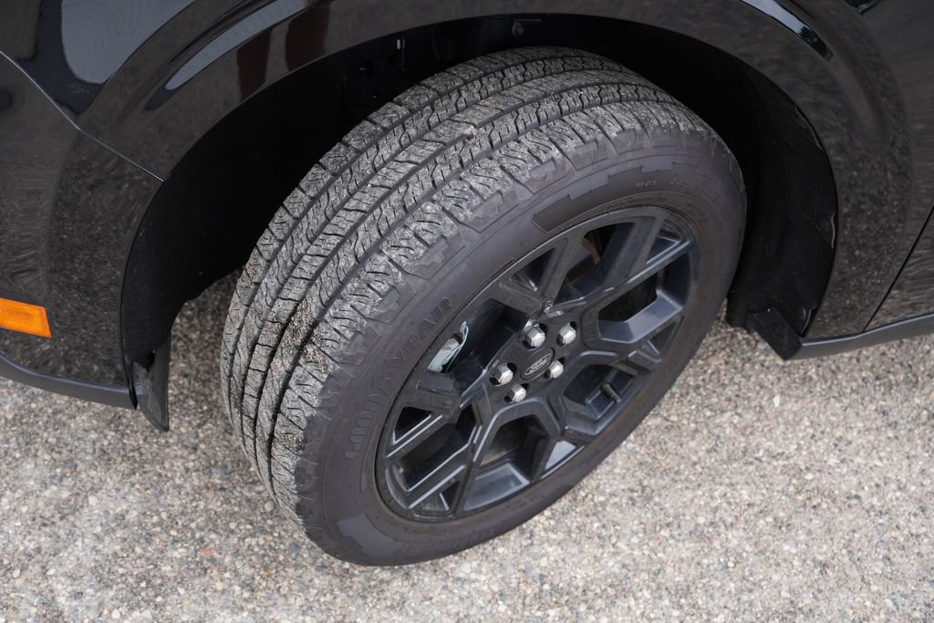 Certified 2025 Ford Maverick Lariat w/ Black Appearance Package AWD/4WD image 13
