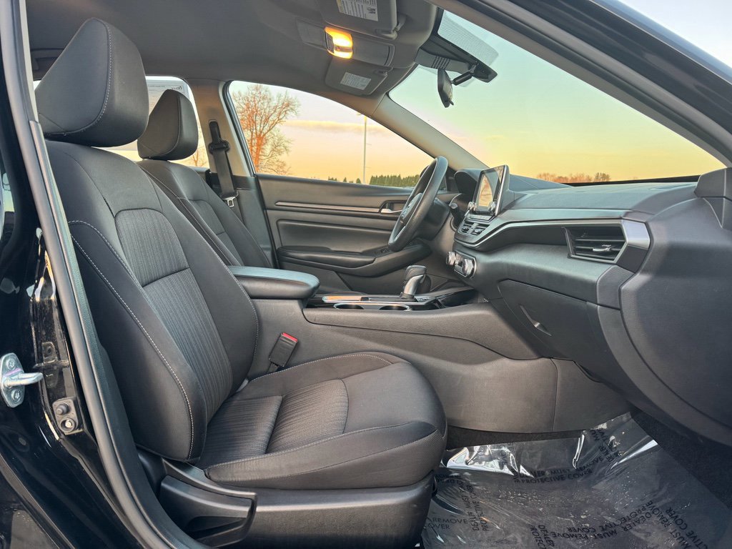 Used 2024 Nissan Altima 2.5 SV image 12