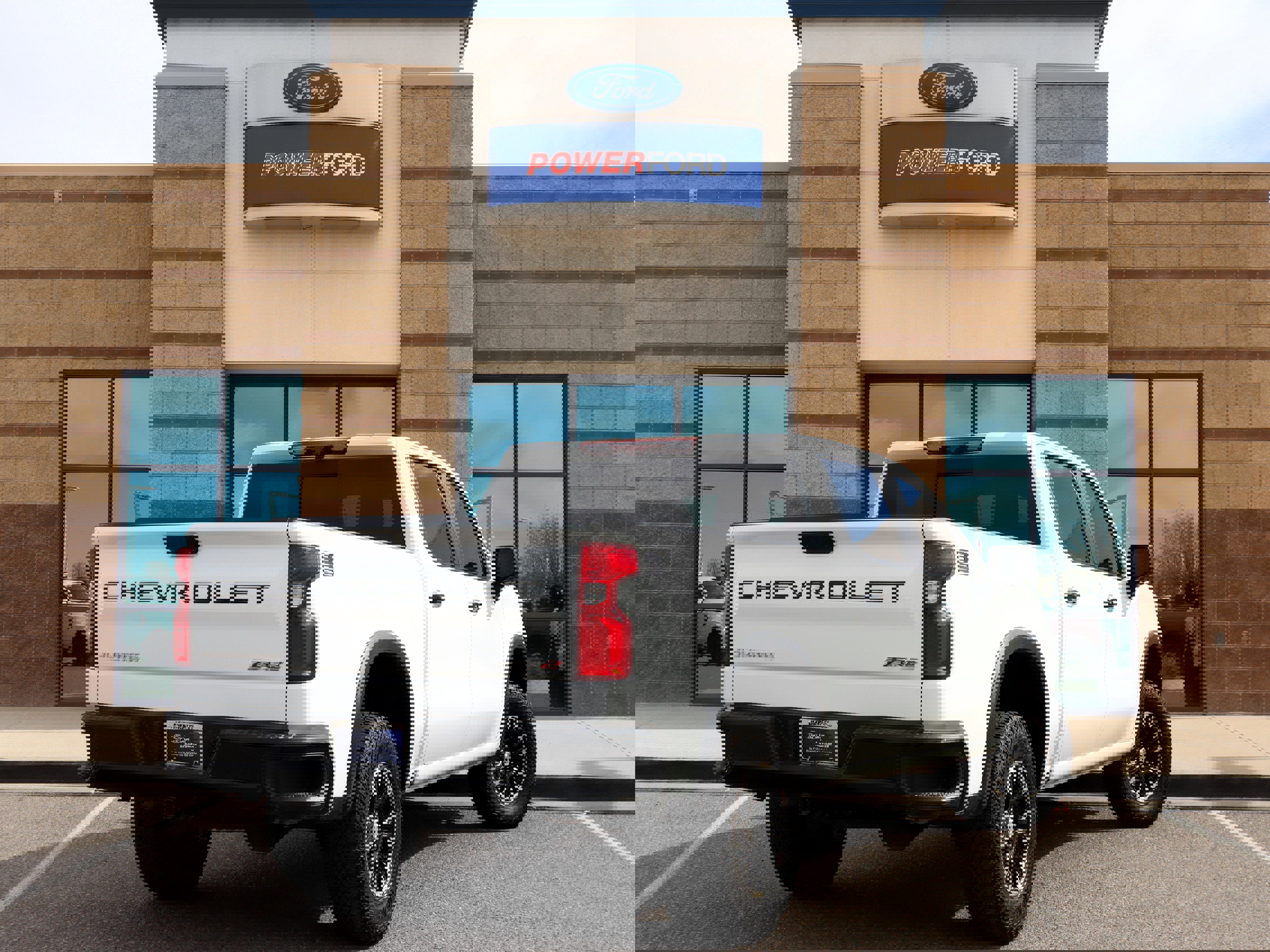 Used 2023 Chevrolet Silverado 1500 ZR2 w/ Technology Package image 5