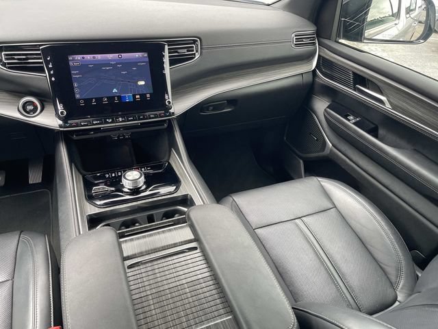 Used 2024 Jeep Wagoneer Series II AWD/4WD image 18