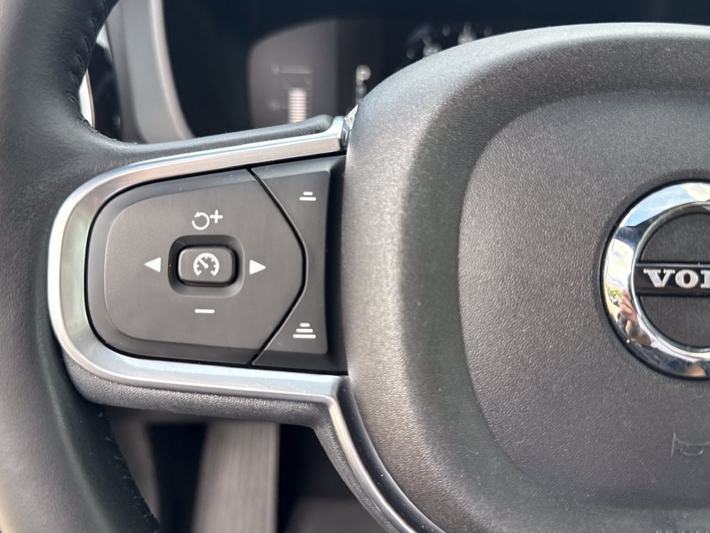 Used 2019 Volvo XC60 T5 Momentum w/ Premium Package AWD/4WD image 15