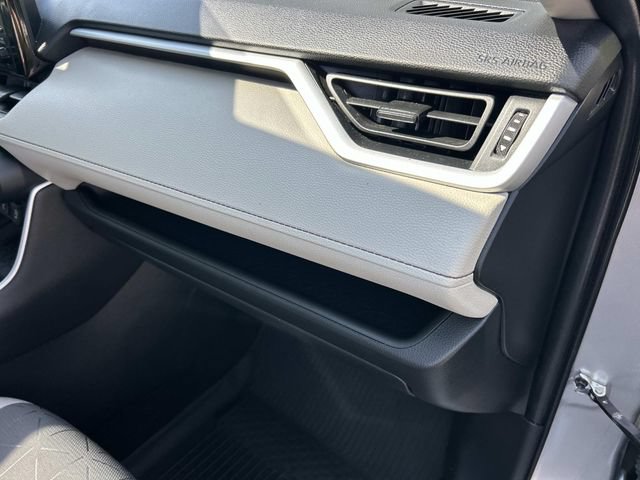 Used 2020 Toyota RAV4 XLE w/ Convenience Package FWD image 28