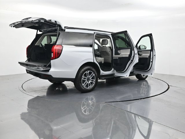 Certified 2025 Ford Expedition Active AWD/4WD image 54