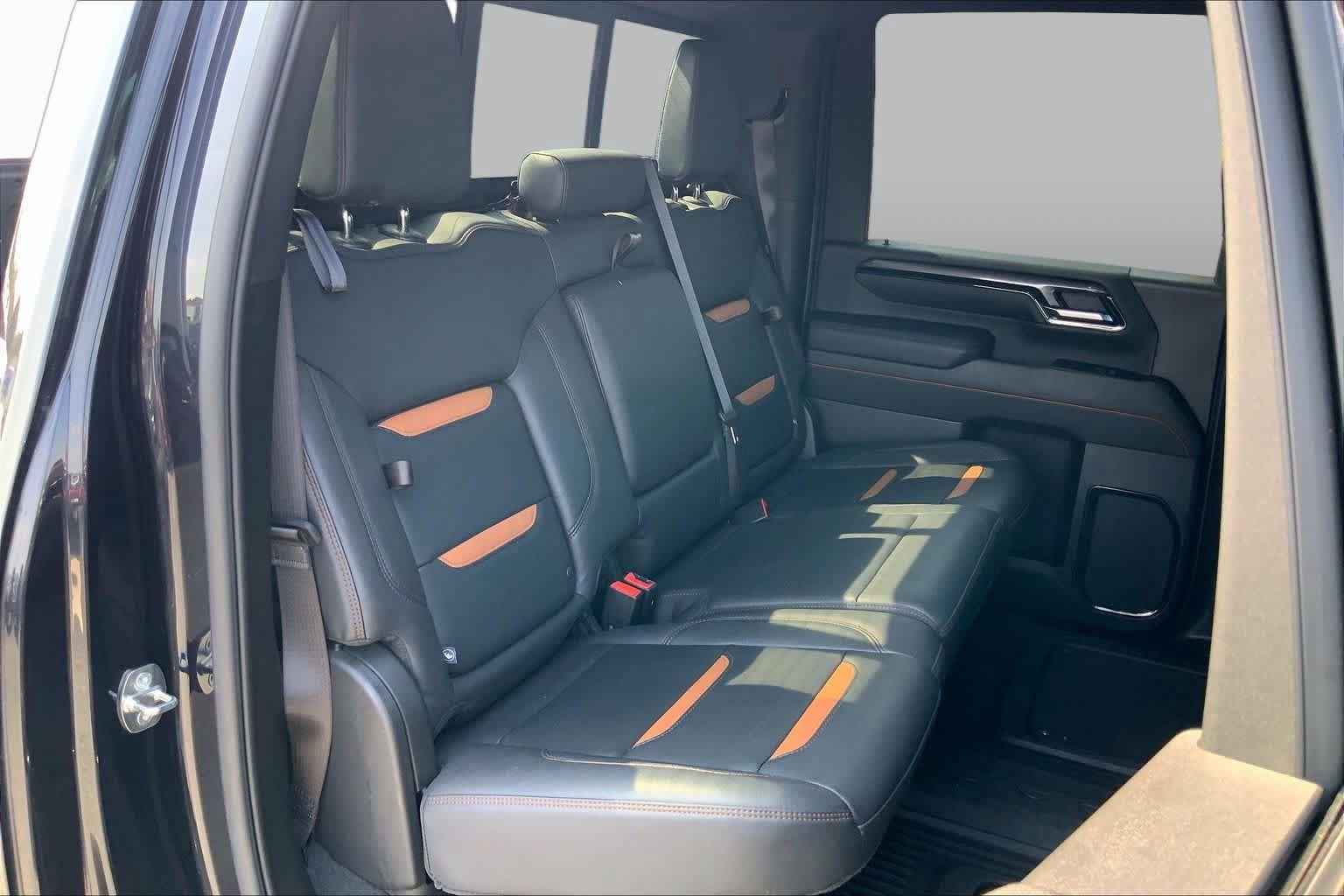 Used 2024 GMC Sierra 2500 AT4 w/ Technology Package AWD/4WD image 19