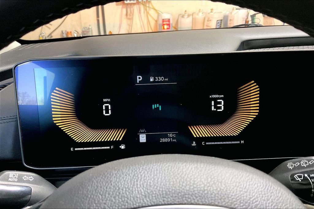 Used 2025 Kia Carnival FWD image 19