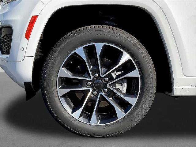 Used 2023 Jeep Grand Cherokee Overland w/ Advanced Protech Group III AWD/4WD image 36