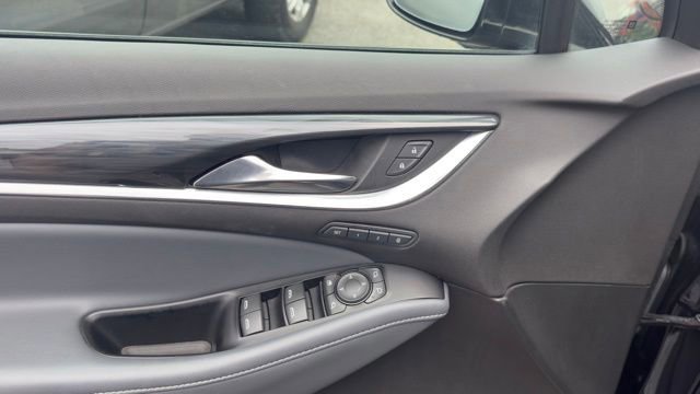 Used 2024 Buick Enclave Premium image 9