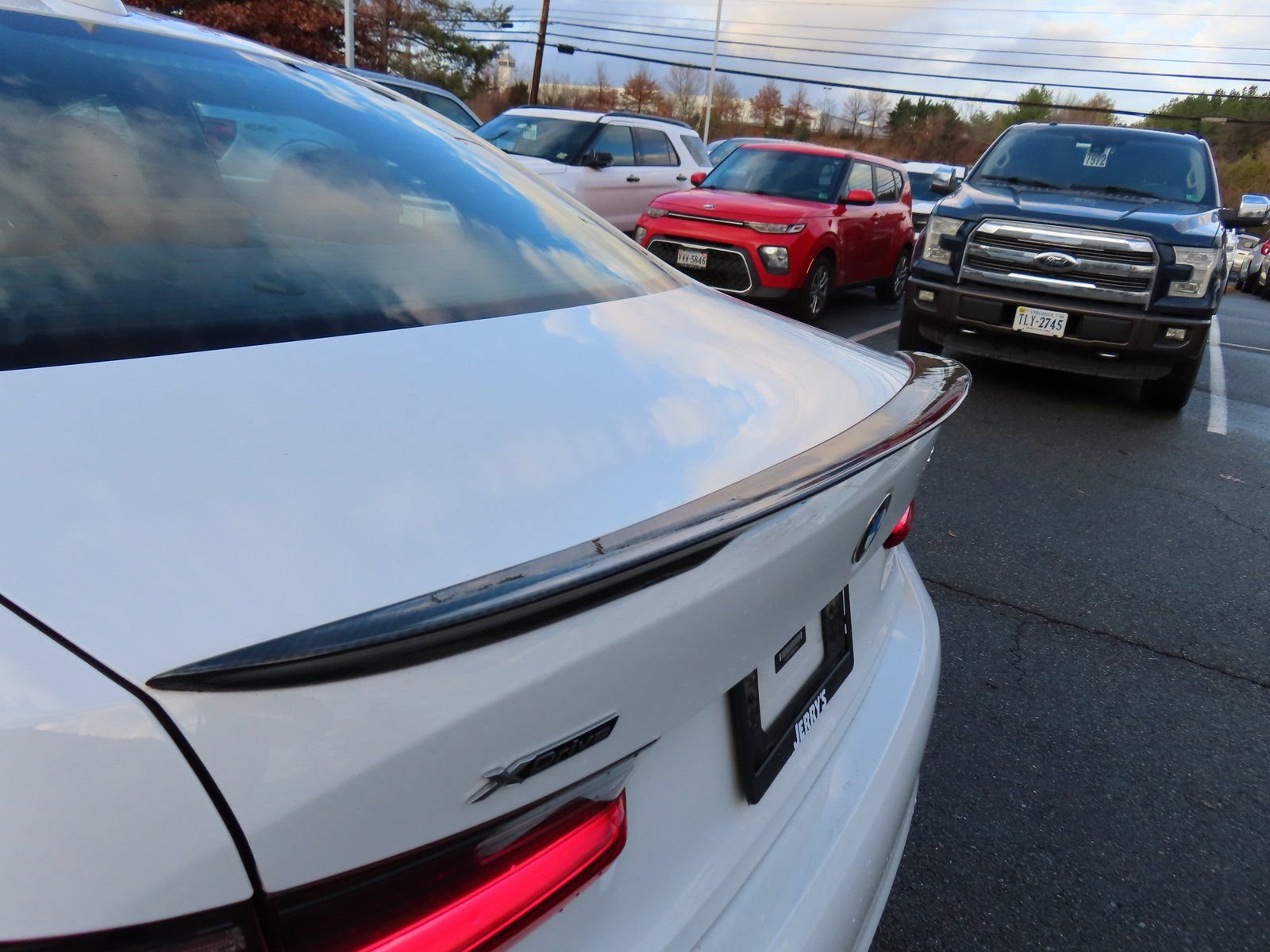 Used 2022 BMW 330i xDrive 330i xDrive w/ Driving Assistance Package image 11