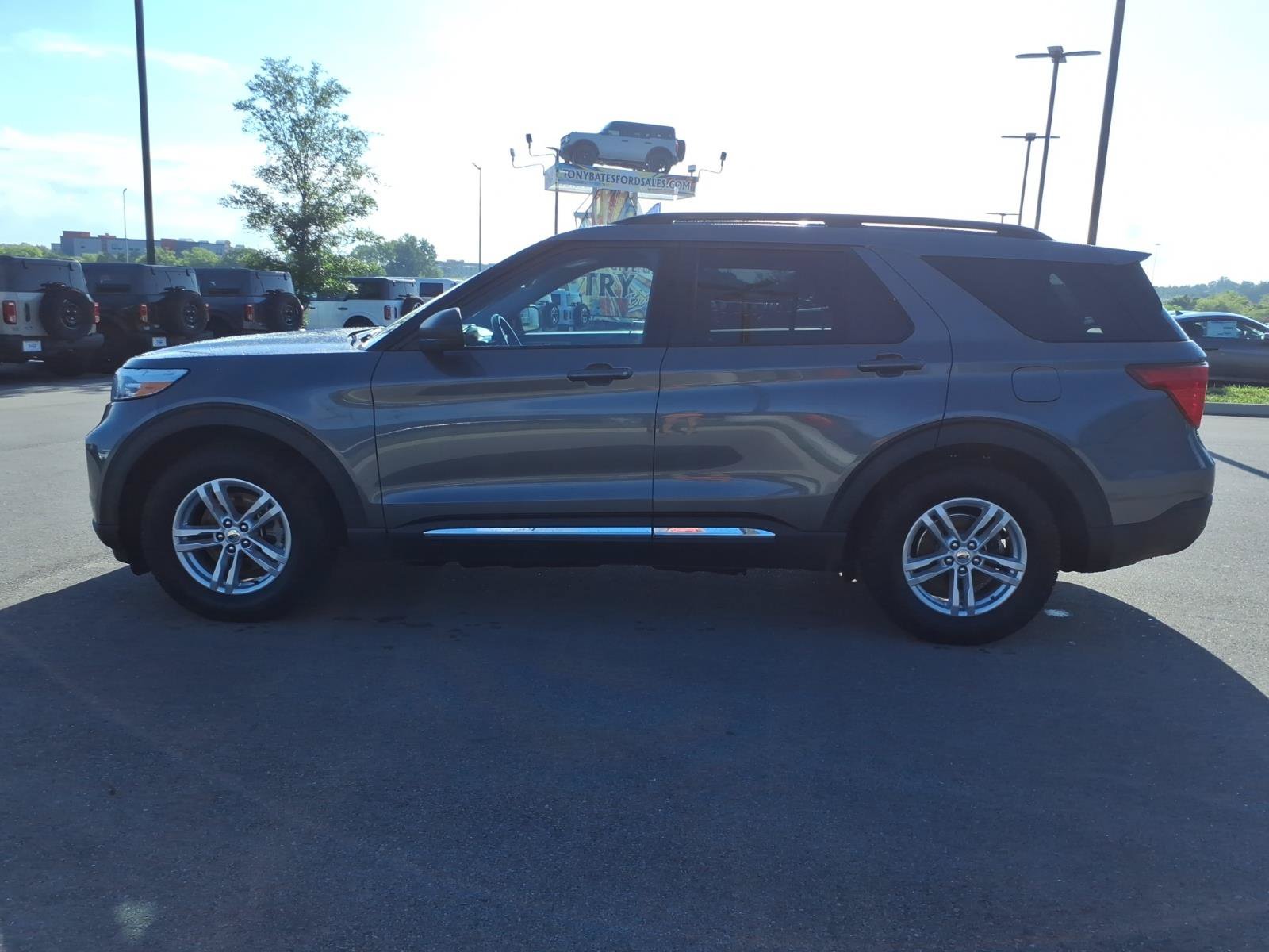 Certified 2023 Ford Explorer XLT RWD image 6