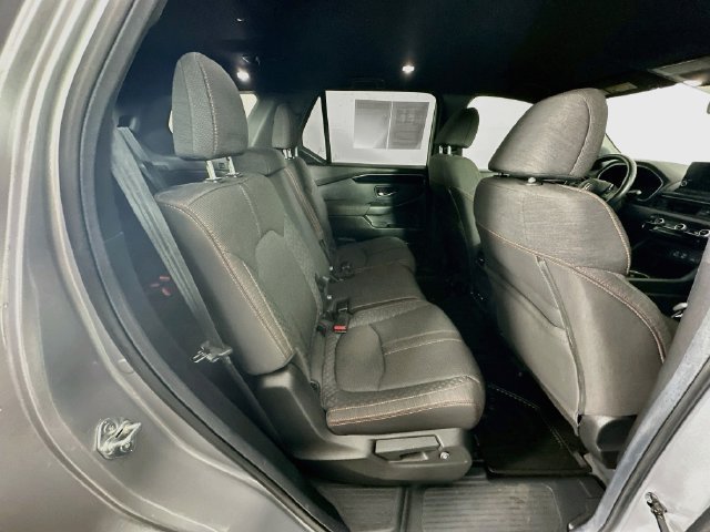 Used 2025 Honda Pilot Sport image 32