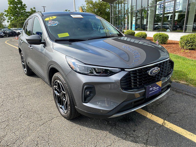 Certified 2025 Ford Escape Platinum w/ Premium Technology Package AWD/4WD image 3