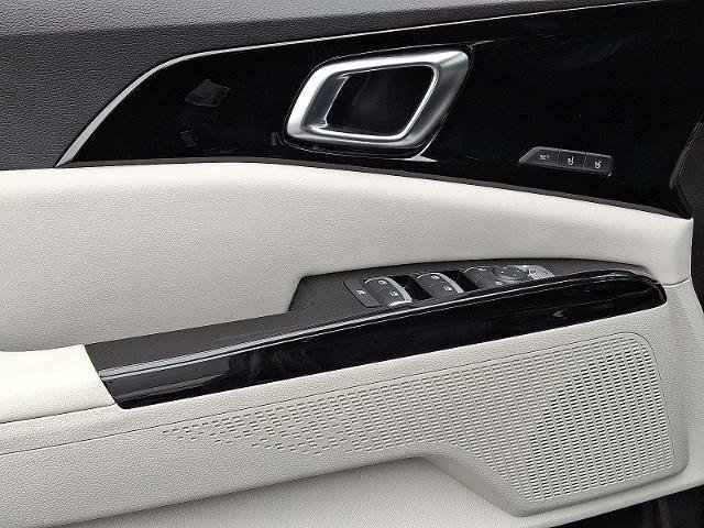 Used 2024 Kia Carnival SX image 12