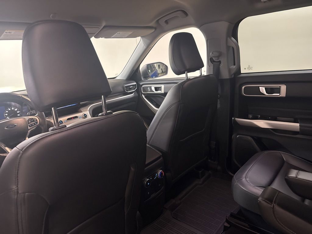 Certified 2022 Ford Explorer XLT w/ Equipment Group 202A image 33