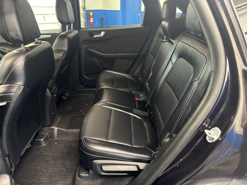 Certified 2025 Ford Escape Platinum AWD/4WD image 27