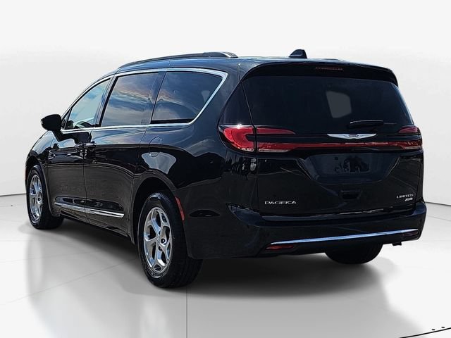 Used 2023 Chrysler Pacifica Limited w/ Uconnect Theater Family Group AWD/4WD image 6