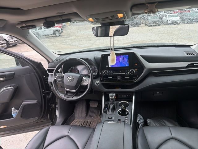 Used 2024 Toyota Highlander XLE AWD/4WD image 36