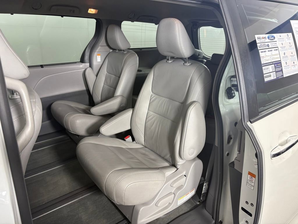 Used 2018 Toyota Sienna XLE w/ XLE Navigation Package image 28