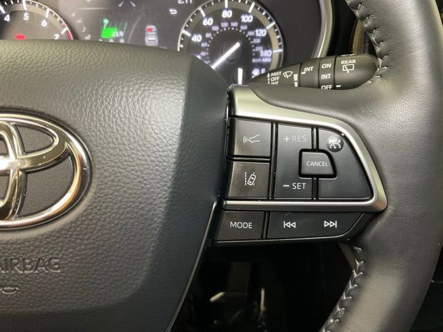 Used 2020 Toyota Highlander XLE image 26