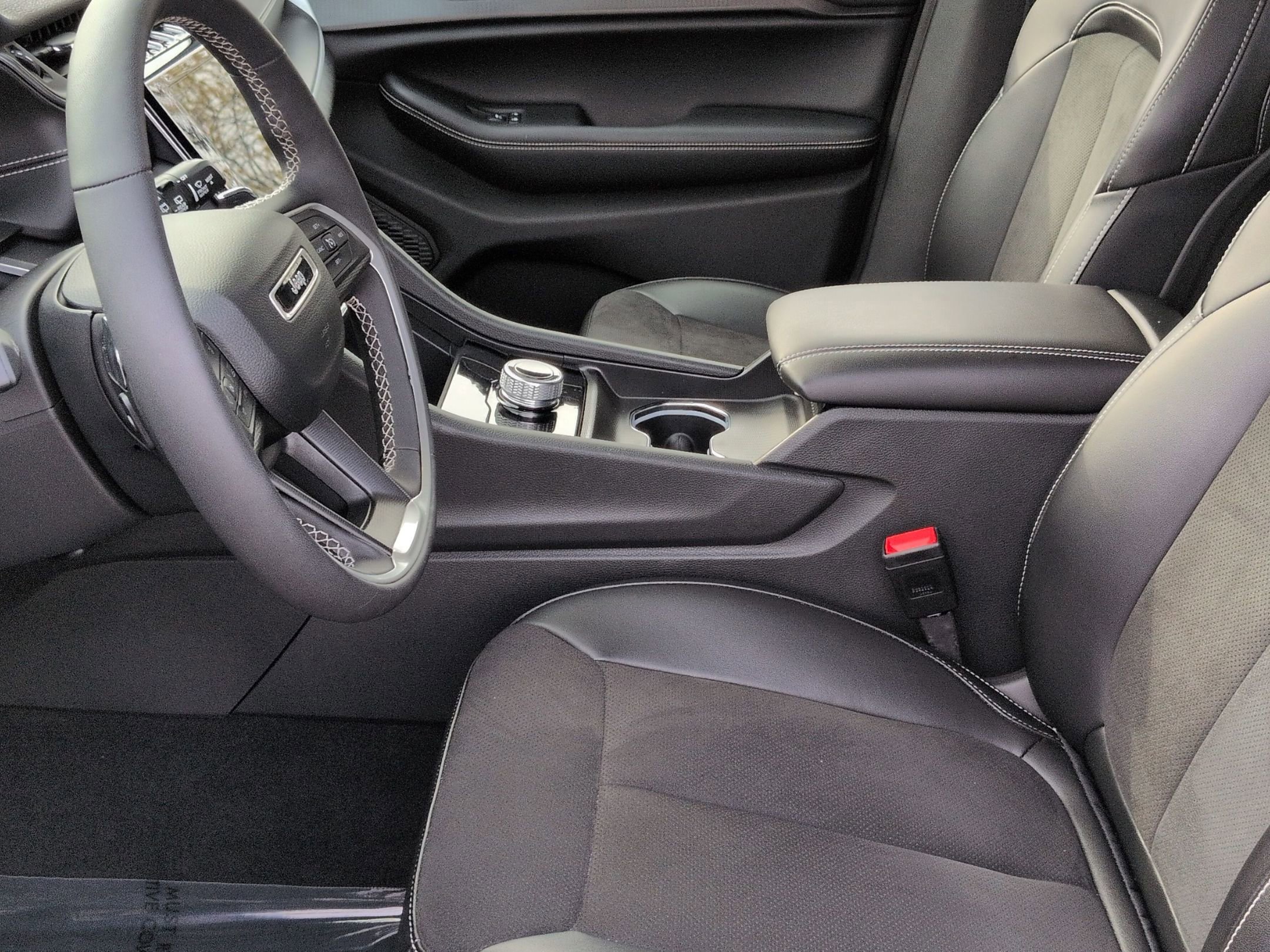 Used 2024 Jeep Grand Cherokee Altitude image 14