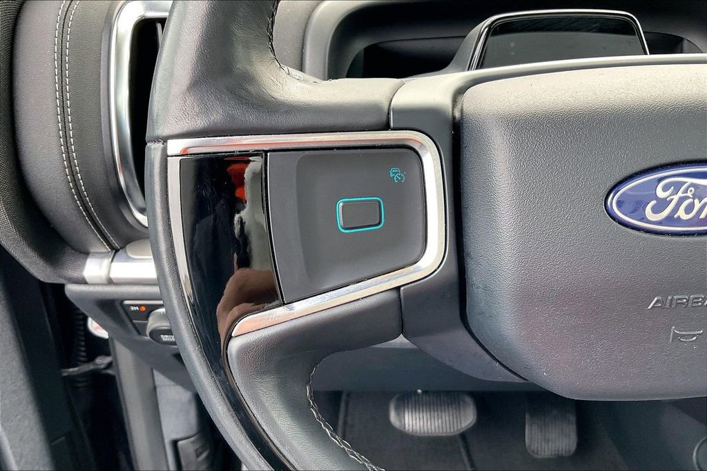 Certified 2025 Ford Expedition Platinum image 16