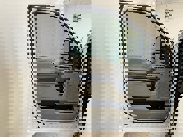 Certified 2022 Ford F250 XLT w/ Black Appearance Package image 15